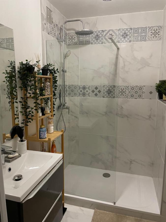 By Neptune - Appartement Rustique Jacuzzi Bondy Exteriér fotografie